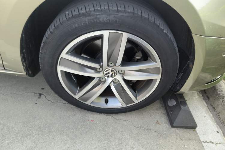 Used Volkswagen FAW-Volkswagen CC 2013 1.8TSI Luxury Model Right Front Wheel Hub