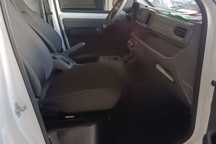 Used Karry Jiangtun E5 2024 268 km Range Open-Window 6-Seater Version
