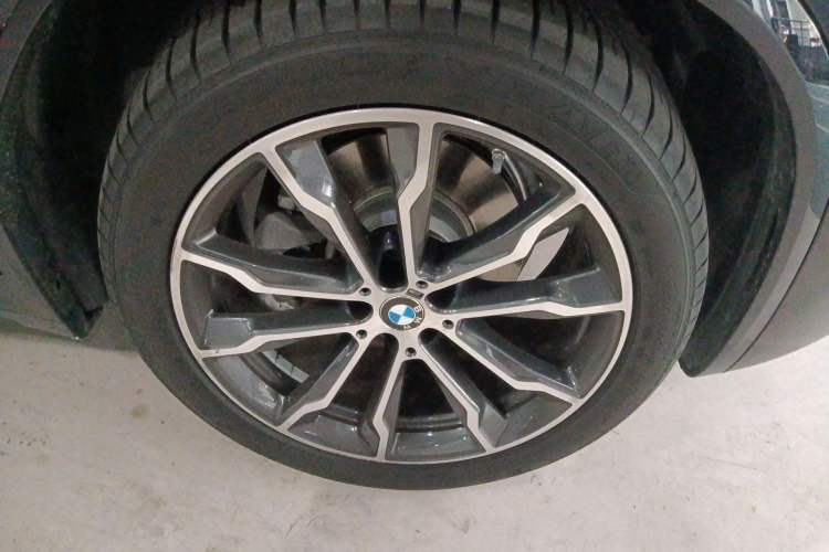 Used BMW X3 2023 xDrive30i Leading Model M Night Edition Package Right Front Wheel Hub