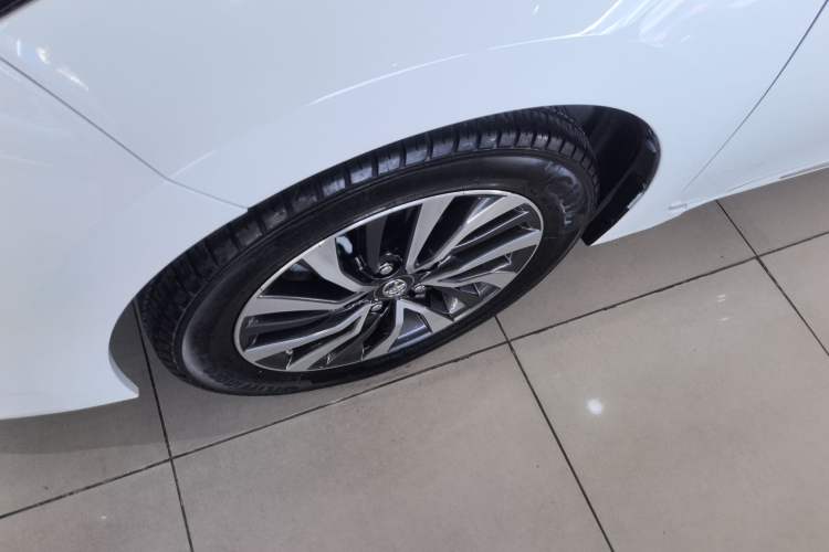 Used Toyota Corolla 2017 Revised Dual-Engine 1.8L E-CVT Elite Edition