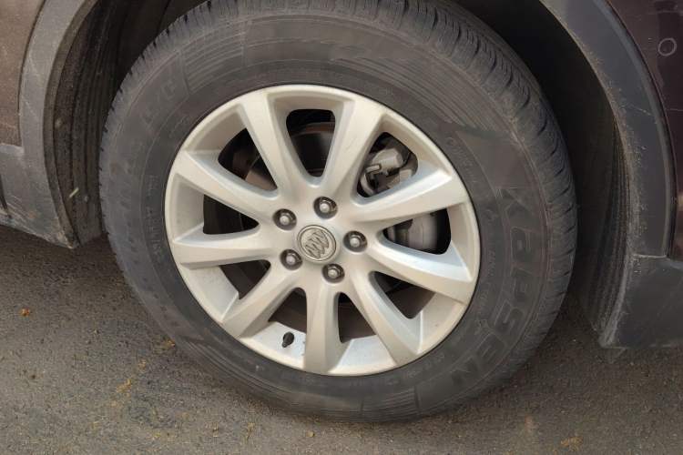 Used Buick Envision 2018 20T Two-Wheel Drive Luxury Model Right Front Wheel Hub