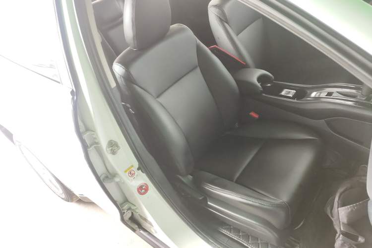 Used Honda Vezel 2015 1.8L CVT 2WD Elite Model
