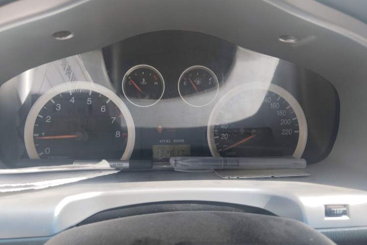 Used Huatai Santa Fe Classic 2012 2.0L Gasoline Manual Two-Wheel Drive with Sunroof
