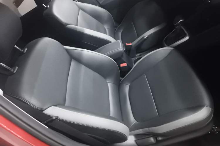 Used Kia kx1 Stonic 2021 1.4L CVT Fun Edition Right Front Seat