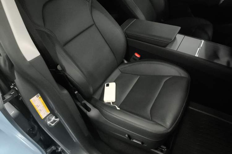 Used Tesla Model Y 2025 Rear-Wheel Drive First Edition
