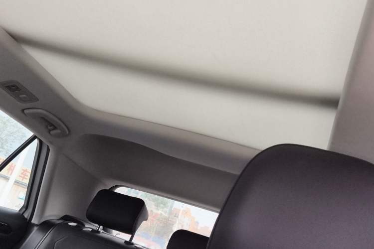 Used Volkswagen T-ROC 2021 280TSI DSG Two-Wheel Drive Comfort Connect Edition Headliner