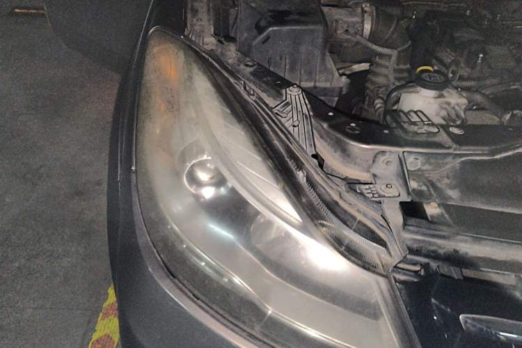 Used JMC Yusheng S350 2013 2.4T Automatic 2WD Diesel Luxury Edition 5 Seats Right Front Headlight