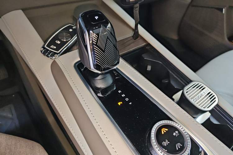 Used Roewe RX9 2023 2.0T Two-Wheel Drive Enjoyment Version
