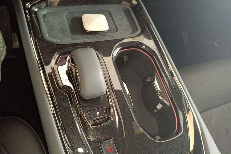 Used Zeekr 009 2024 Six-Seat Executive Version 4WD 108 kWh Gear Lever