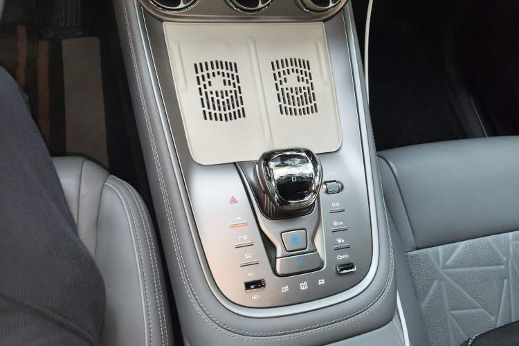 Used Denza N8 2023 Four-Wheel Drive Ultra-Hybrid Flagship Seven-Seater Version