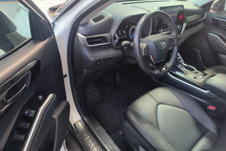 Used Toyota Highlander 2022 Dual-Engine 2.5L Two-Wheel Drive Elite Edition 7-Seater Driver Seat