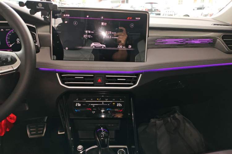 Used Volkswagen Tayron 2023 330TSI Two-Wheel-Drive R-Line High-Energy Version Audio And AC Panel