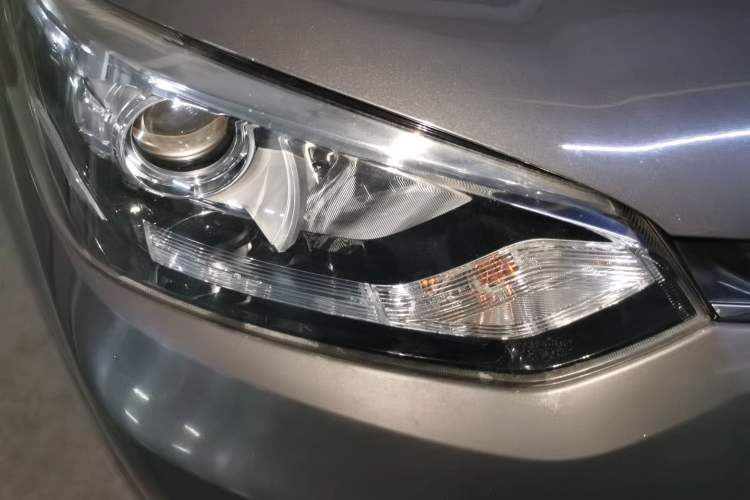 Used MG GS 2015 1.5TGI TST Luxury Edition Right Front Headlight