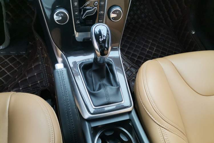 Used Volvo V40 2018 T3 Zhiyi Edition Gear Lever