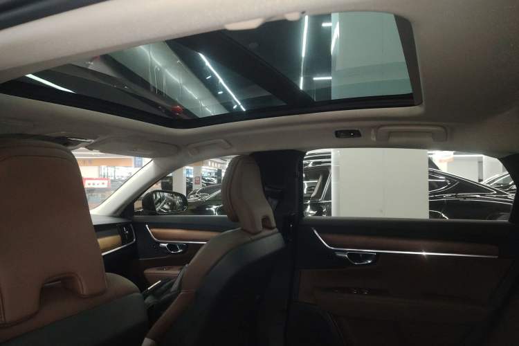 Used Volvo S90 New Energy 2020 T8 e-Drive Hybrid – Zhiyi Luxury Edition Headliner