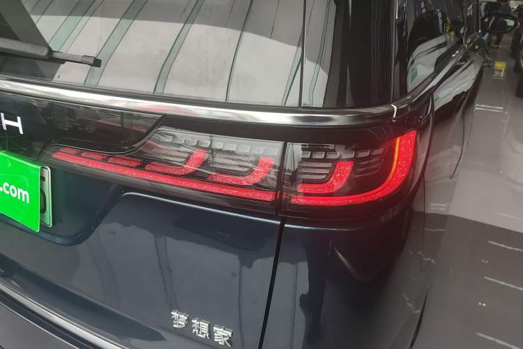 Used VOYAH Dream 2025 PHEV Four-Wheel-Drive Flagship Kunpeng Edition
