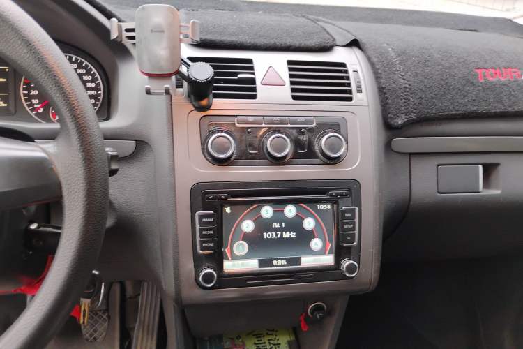 Used Volkswagen Touran 2013 1.4T Manual Comfort Edition 5-Seater Audio And AC Panel