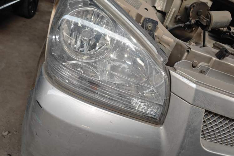 Used BAIC Weiwang 306 2011 1.3L base model 7 seats Right Front Headlight