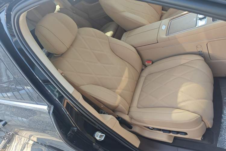 Used Hima AITO M9 2025 Extended-Range Ultra Version 52 kWh 6-Seater Right Front Seat