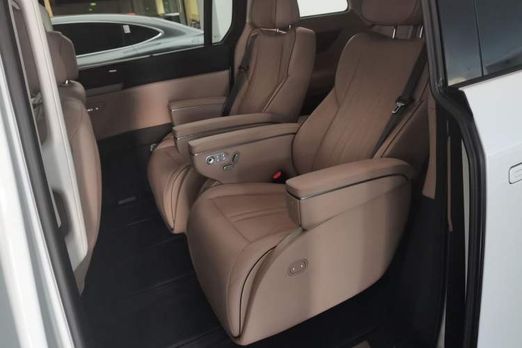 Used XPeng X9 2024 640 All-Wheel Drive High-Performance Max
