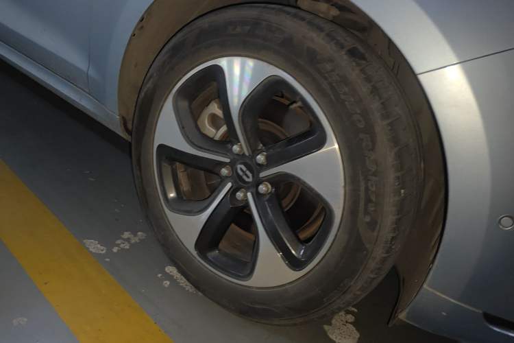 Used Hima AITO M5 2023 Extended-Range Rear-Drive Standard Version Right Front Wheel Hub