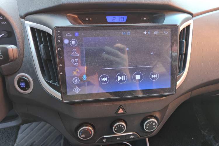 Used Hyundai ix25 2015 1.6L Automatic Two-Wheel Drive Smart GLS Trim Audio And AC Panel