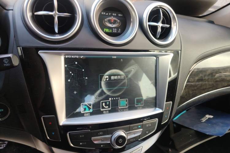 Used BYD Tang New Energy 2015 2.0T Four-Wheel-Drive Flagship Model
