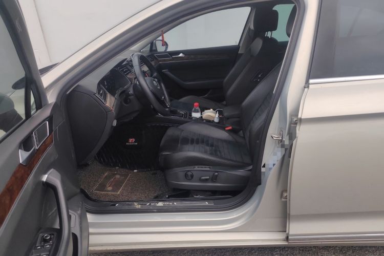 Used Volkswagen Magotan 2018 330TSI DSG Luxury Model
