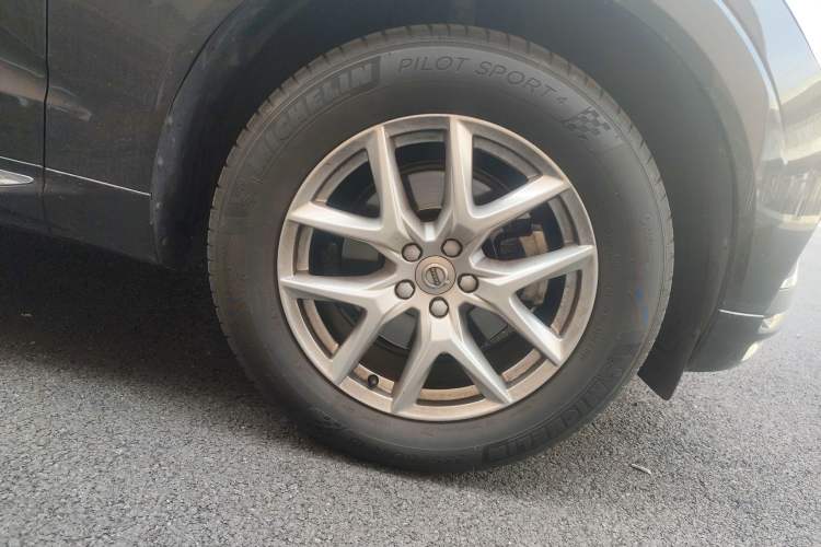 Used Volvo XC60 2020 T5 4x4 Zhiyi Luxury Edition Right Front Wheel Hub