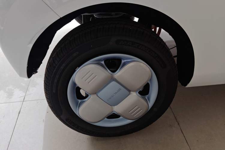 Used Geely Galaxy Panda 2024 Panda Mini 200km Endurance Bear Right Rear Wheel Hub