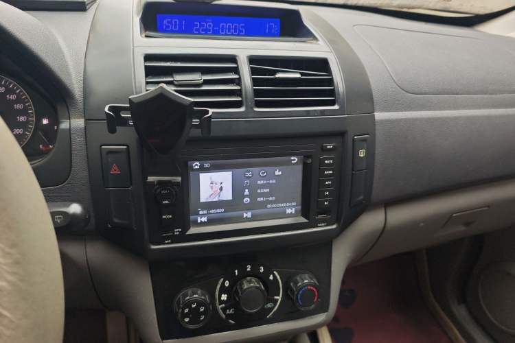 Used BAIC Weiwang M20 2014 1.5L Comfort Version BJ415B Audio And AC Panel