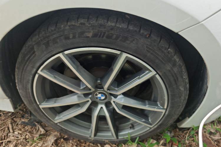 Used BMW 3 Series 2021 320Li M Sport Package Right Front Wheel Hub