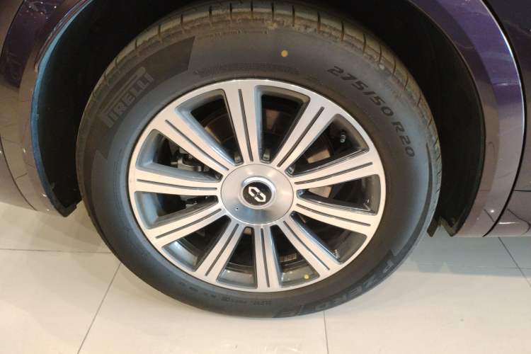 Used Hima AITO M8 2025 Model Pure Electric Max+ Five-Seat Long-Range Version
