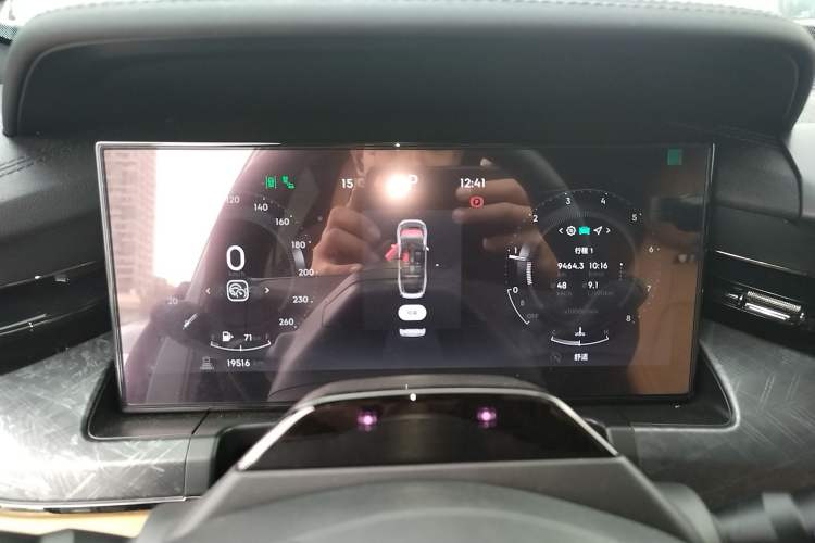 Used Lynk & Co 09 2021 2.0T Halo Six-Seater