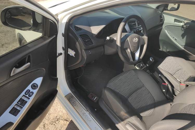 Used Hyundai Verna Ray 2014 1.4L Manual GLX