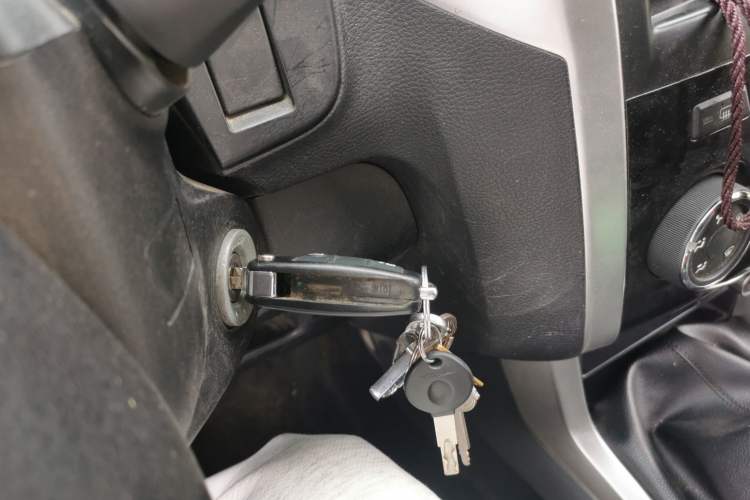 Used Isuzu D-MAX 2018 2.5T Four-Wheel Drive Base Version Extended Length JE4D25Q5A
