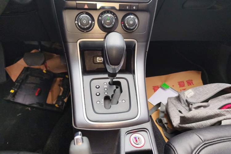 Used Citroen C4 Sega 2016 1.6L Automatic Comfort Model Gear Lever