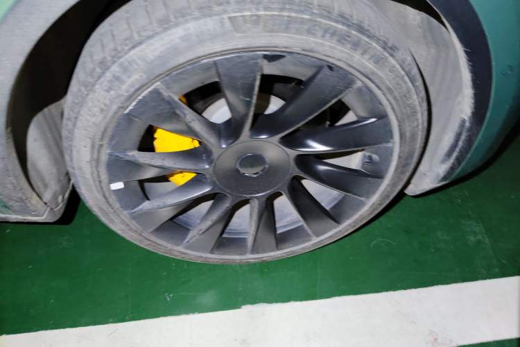 Used Tesla Model Y 2021 Long-Range All-Wheel-Drive Version
