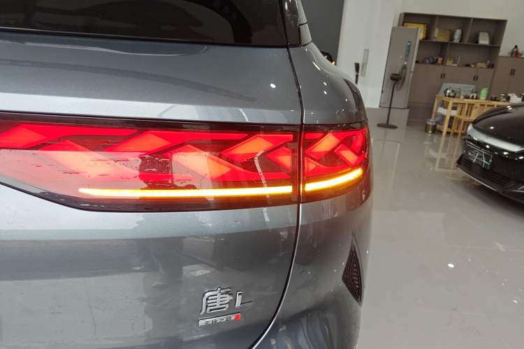 Used BYD Tang L 2025 EV with 670 km Range LiDAR and Premium Features