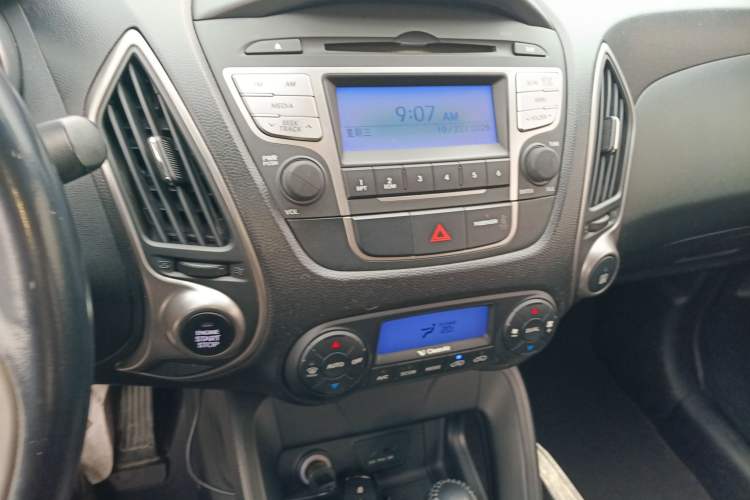 Used Hyundai ix35 2013 2.0L Automatic Two-Wheel Drive Smart GLS China IV Standard