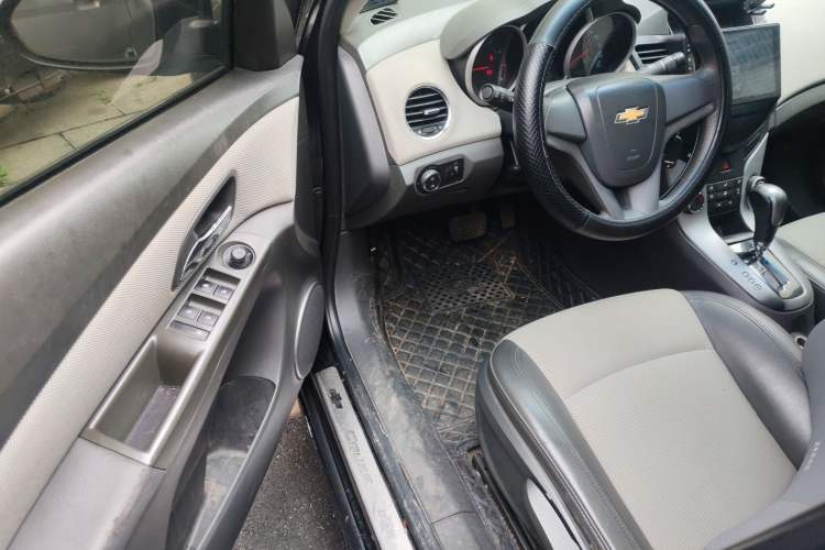 Used Chevrolet Cruze 2011 1.6L SL Grand Touring Edition Automatic Driver Seat