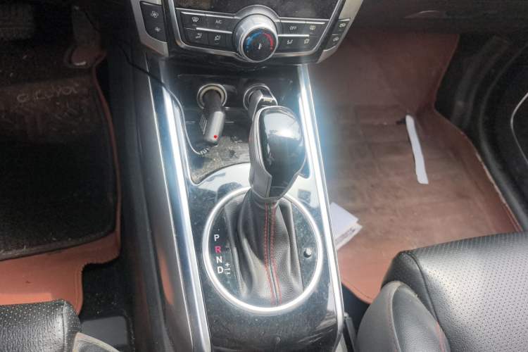 Used Zotye Domy X5 2017 Upgraded Model 1.5T CVT ZhiXian Edition Gear Lever