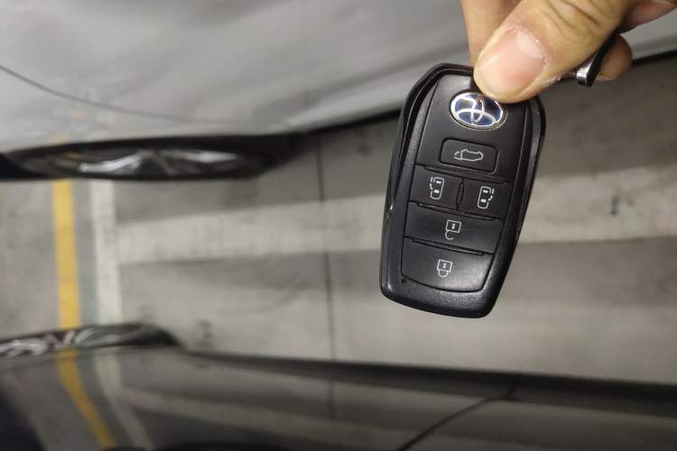 Used Toyota Sienna 2021 2.5L Hybrid Platinum Edition
