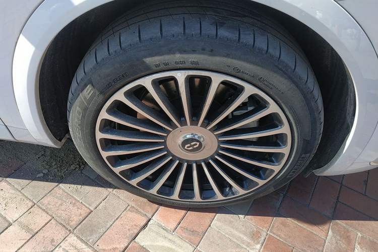 Used Hima AITO M8 2025 Extended-Range Max+ Version 53.4 kWh 6-Seater Edition
