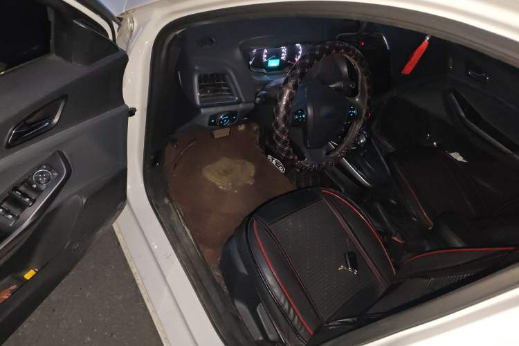 Used Ford Escort 2015 1.5L Automatic Fashion Model
