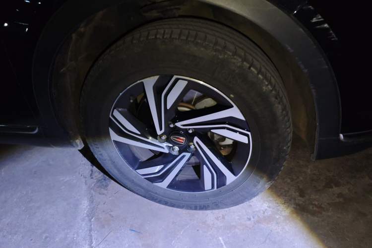 Used Hongqi HS5 2022 2.0T Smart Connect Flagship Edition Right Front Wheel Hub