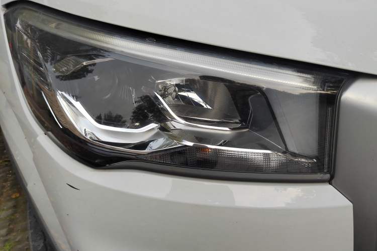 Used SAIC MAXUS Xintu V90 2020 2.0T Manual Yunjie Version Front-Wheel Drive with Single Rear Tire Short Wheelbase Mid-Height Design 6-Seater
