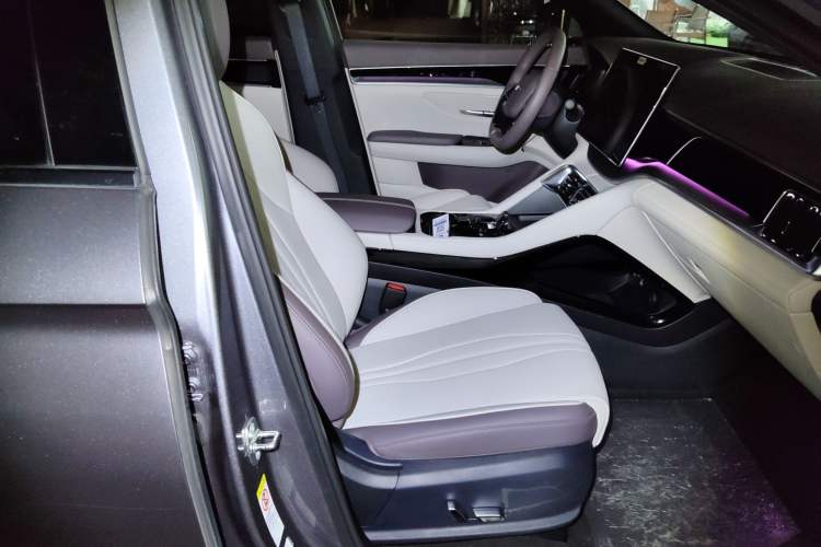 Used BYD Song PLUS New Energy 2025 EV Smart Drive Edition 605km Flagship Model Right Front Seat