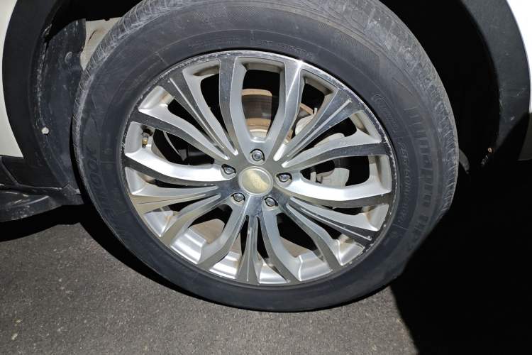 Used Land X7 2016 2.0T Panoramic Prestige Edition Right Front Wheel Hub