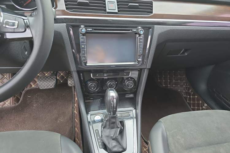 Used Volkswagen Bora 2016 230TSI DSG Luxury Version Audio And AC Panel